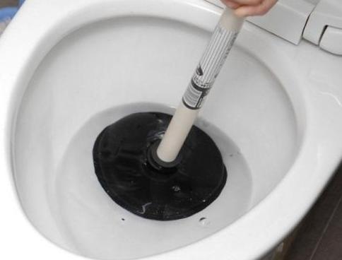 每天都要使用的馬桶堵了怎么辦？怕什么，這幾招幫你輕松解決！